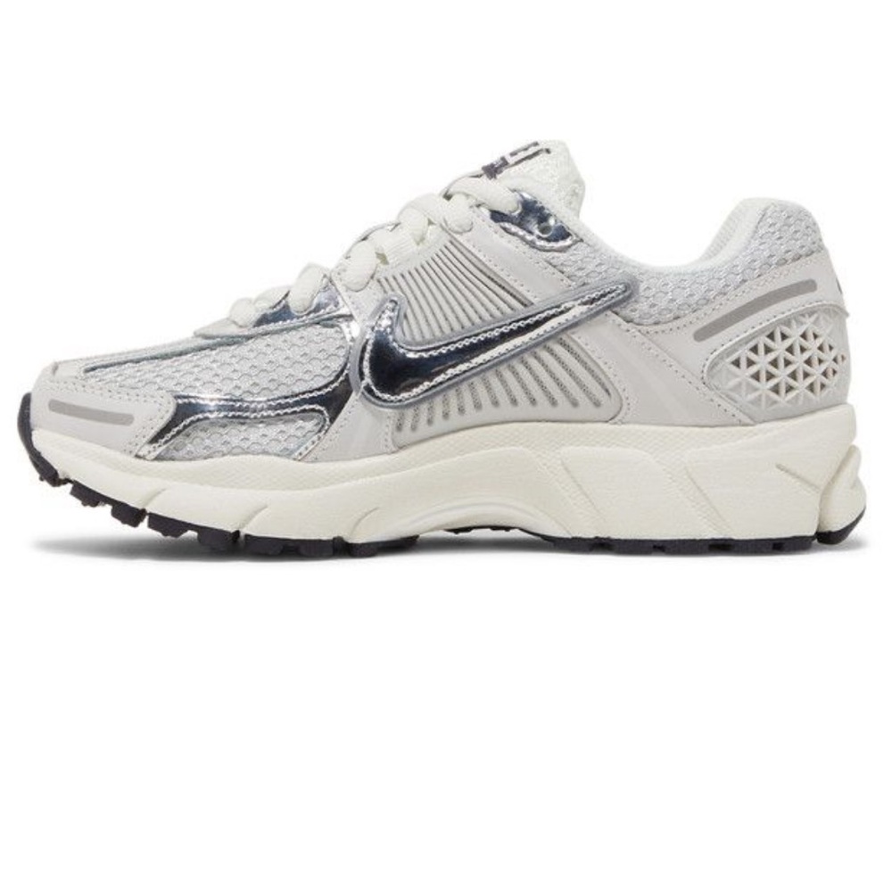 Nike Air Zoom Vomero 5 - Picture 3 of 16